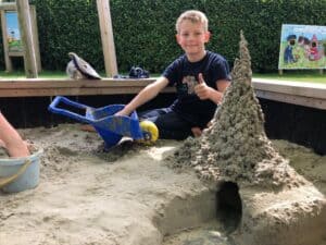 Spelen in de zandbak