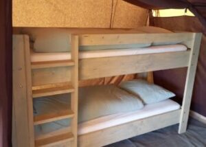 Stapelbed in safaritent